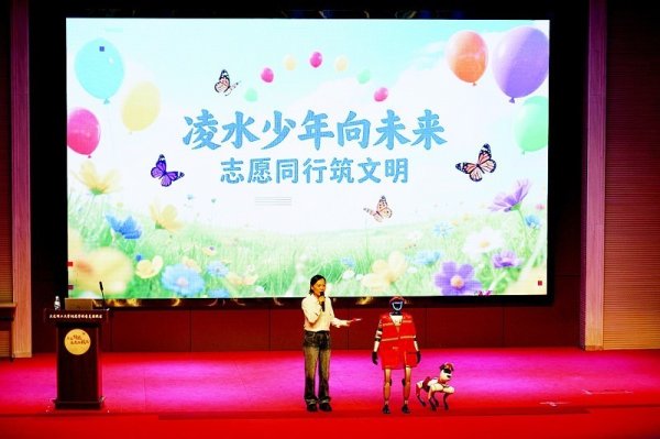 金牛呗 智能宣讲机器人登台，让垃圾分类宣讲更科技